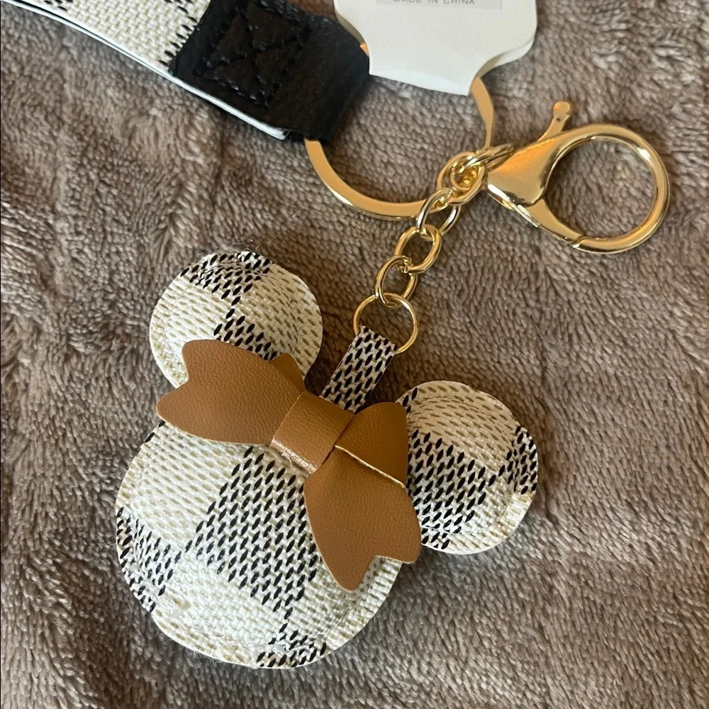 Minnie Mouse Checkered Cream with Gold luxury Keychain purse bag charm NWT